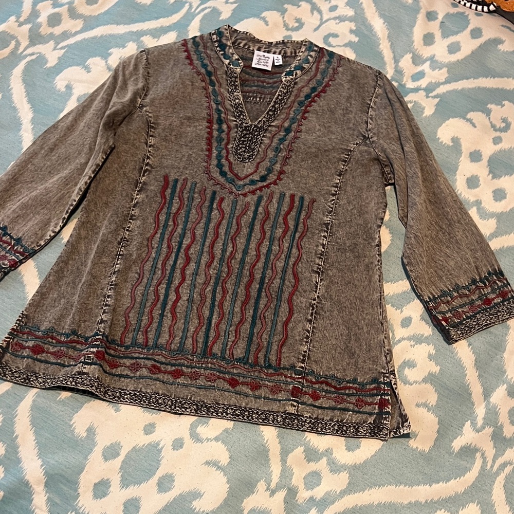 Parsley & Sage Gray and Teal Embroidered Top